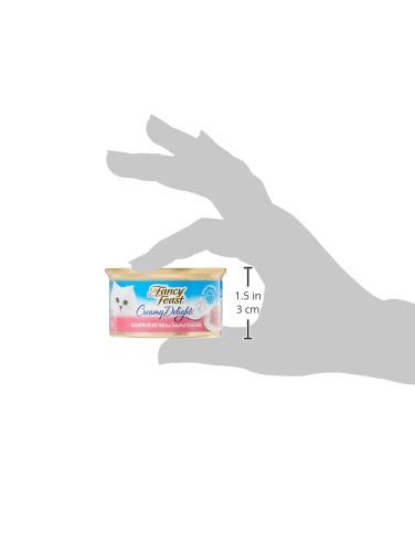 Fancy Feast creamy sauce drizzle highlights moisture and flavor.