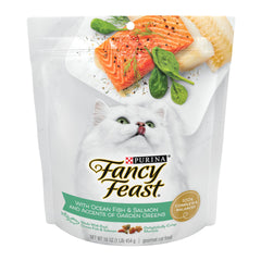 Crunchy texture of Fancy Feast dry kibble enhances mealtime enjoyment.