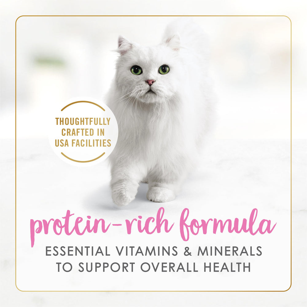 Can label highlights essential vitamins and minerals for adult cats