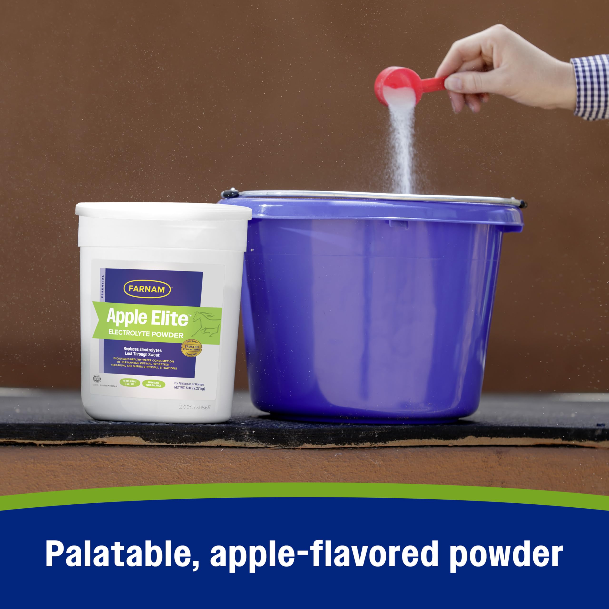 Endurance horse using Farnam Apple Elite electrolyte powder during long conditioning