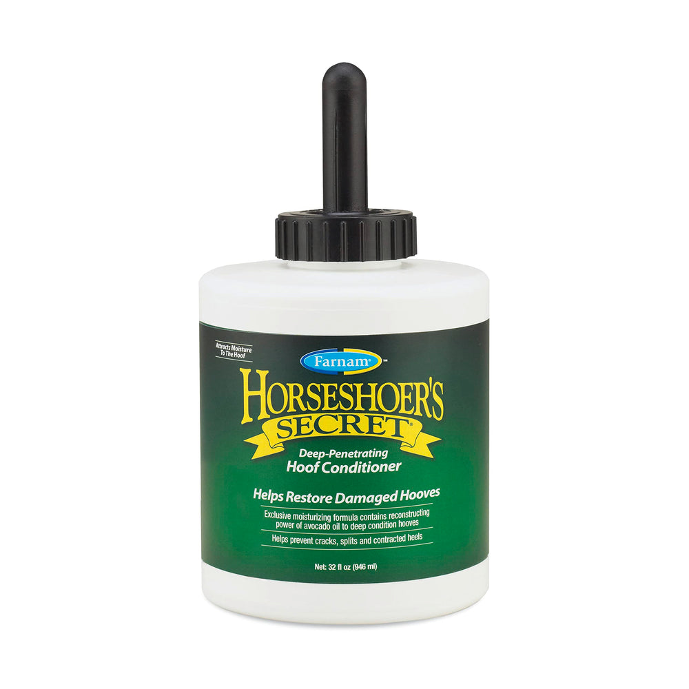 Farnam Horseshoer’s Secret bottle pour enables quick hoof care and moisture delivery