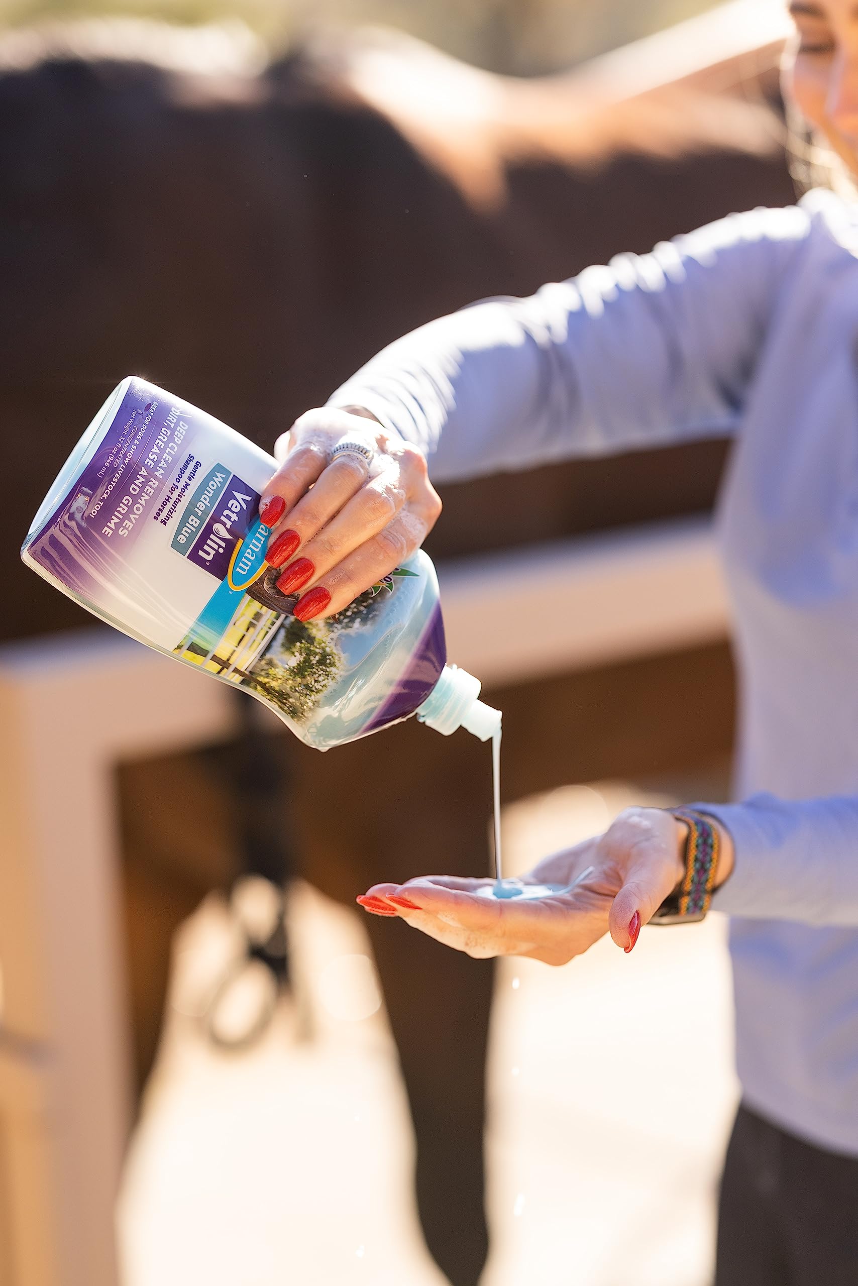 Show cattle and dogs benefit from Farnam Vetrolin Wonder Blue deodorizing scent