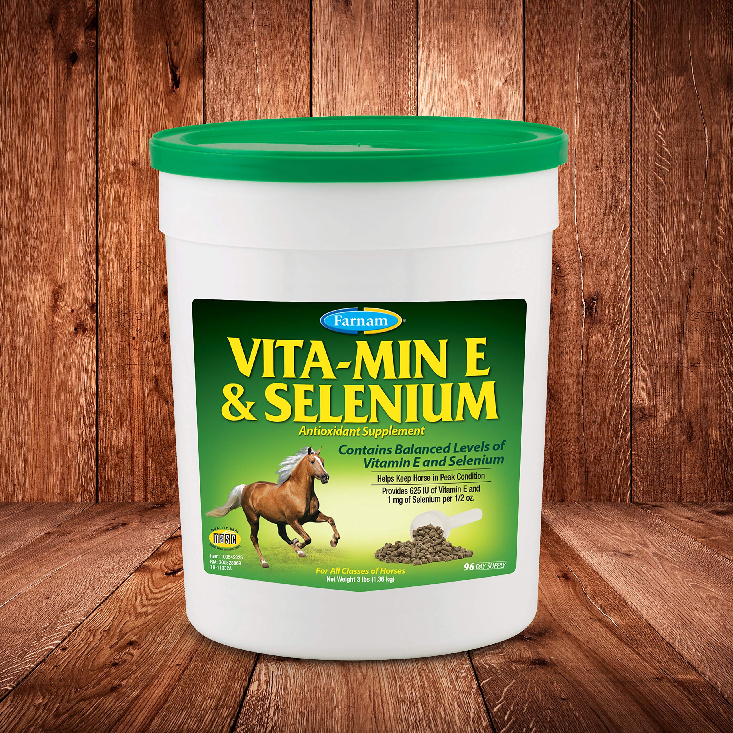 Farnam Vita-Min E & Selenium bottle label highlighting antioxidant support for horses.
