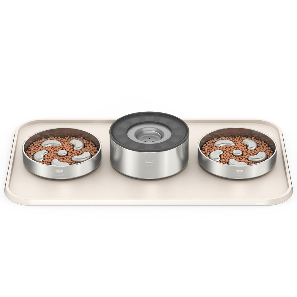 Feedoo floor-protection mat stays flat under bowls for neat meals