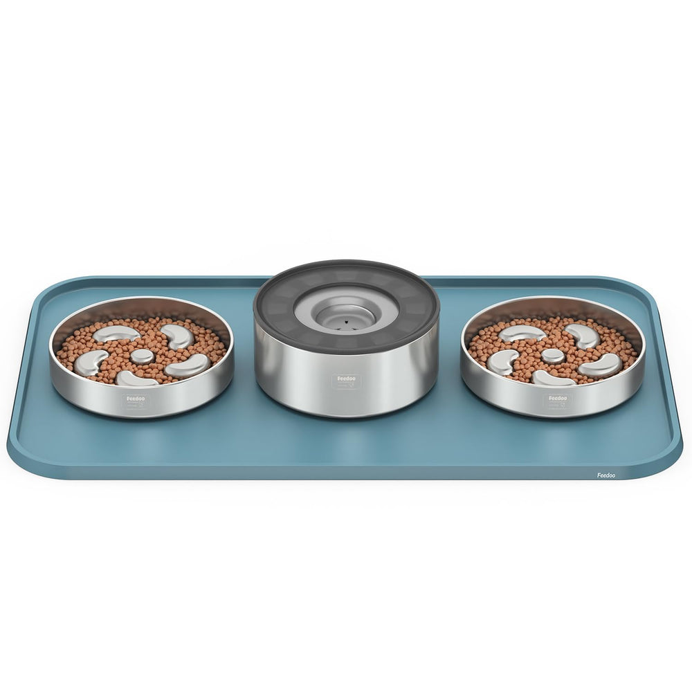 Feedoo floor-protecting mat catches spills and splashes during feeding.