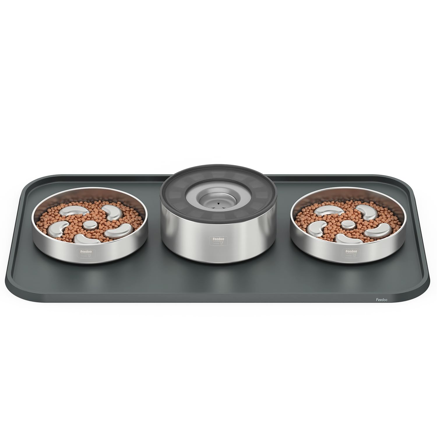 Feedoo pet feeding mat is easy to wipe or rinse after meals.