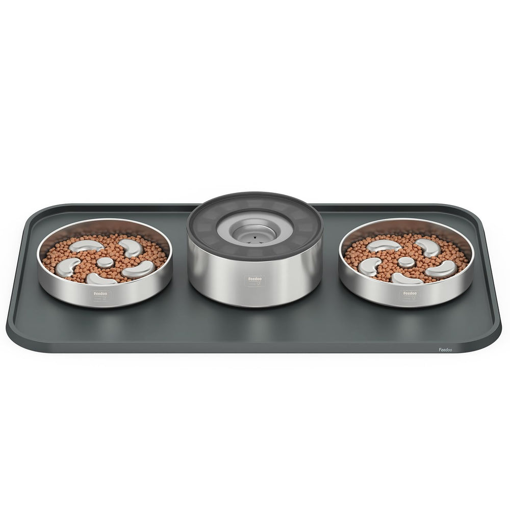 Feedoo pet feeding mat is easy to wipe or rinse after meals.