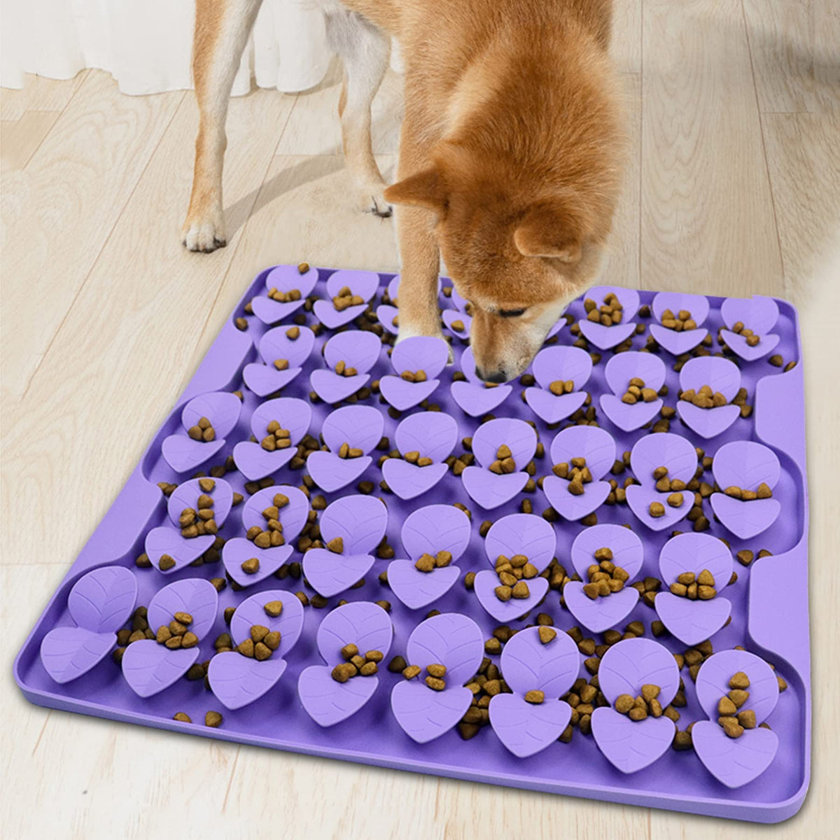 Femont snuffle mat for large dogs with a leaf design for slow feeding and enrichment