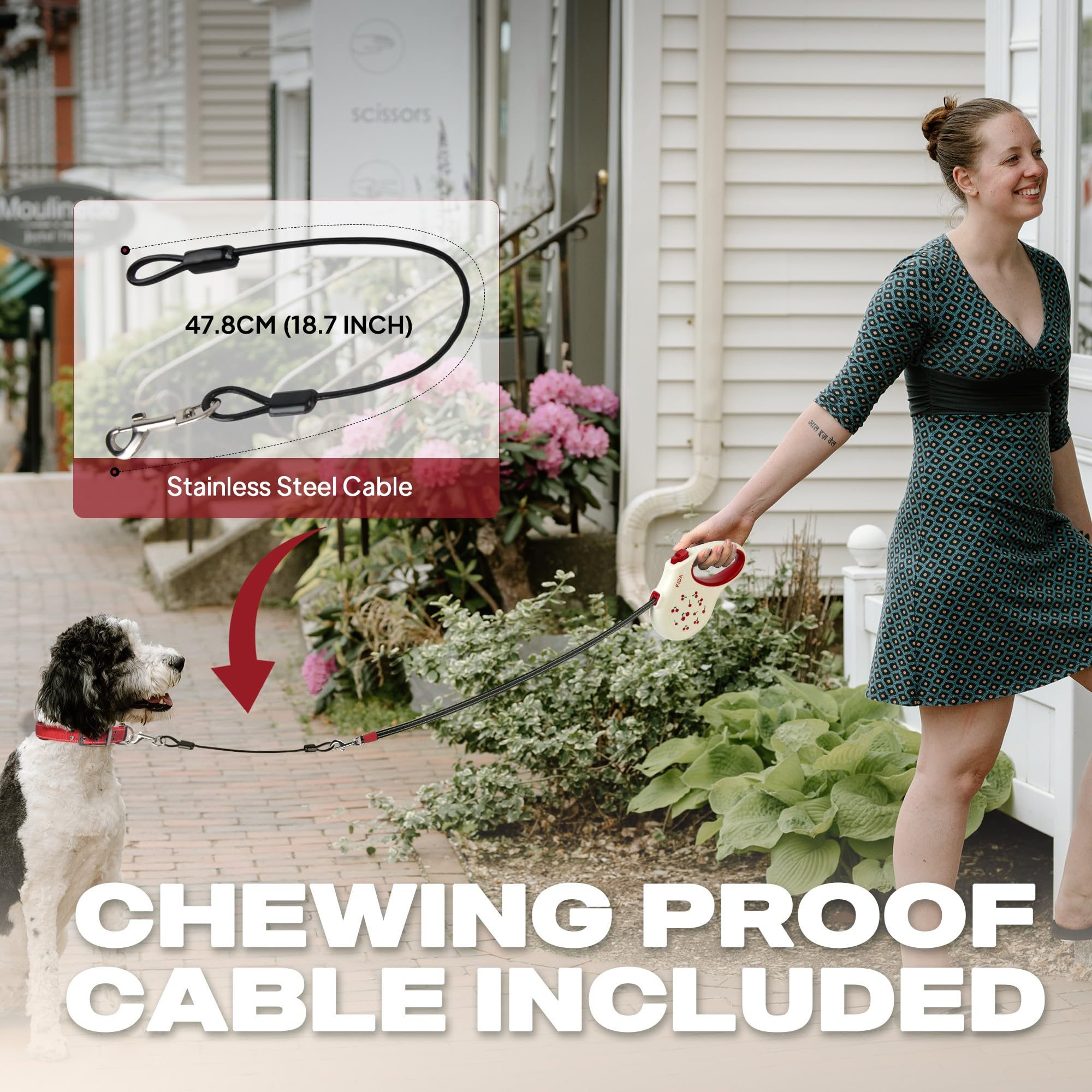Fida leash with reinforced swivel hook ensures secure attachment for walks.
