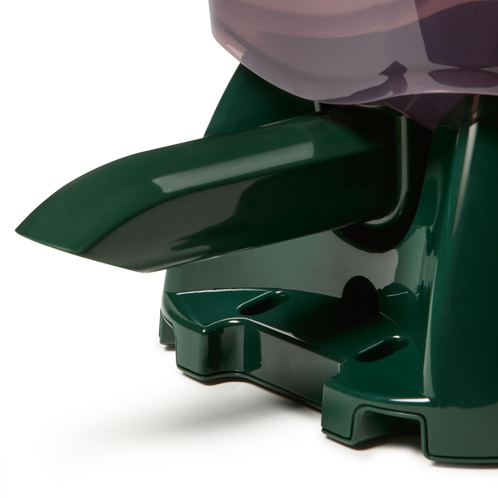 Fish Mate P7000 supports pellets and sticks for feeding flexibility.