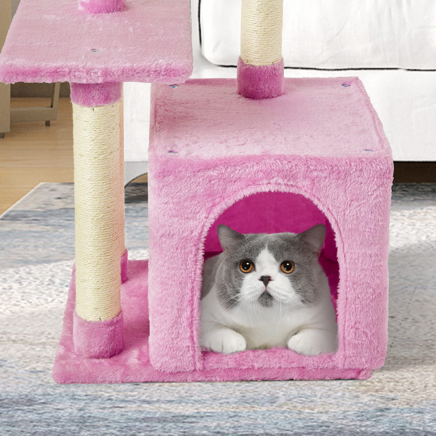 FISH&NAP soft faux fur cover provides cozy, comfortable resting spot.