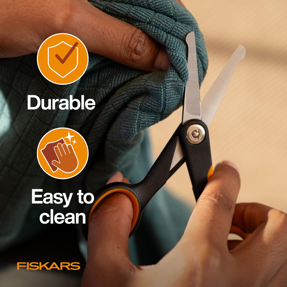 Fiskars ergonomic handle promotes comfortable grooming sessions.