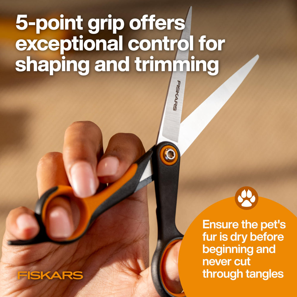 Fiskars SoftGrip handle with 5-point grip enhances comfort during trimming.