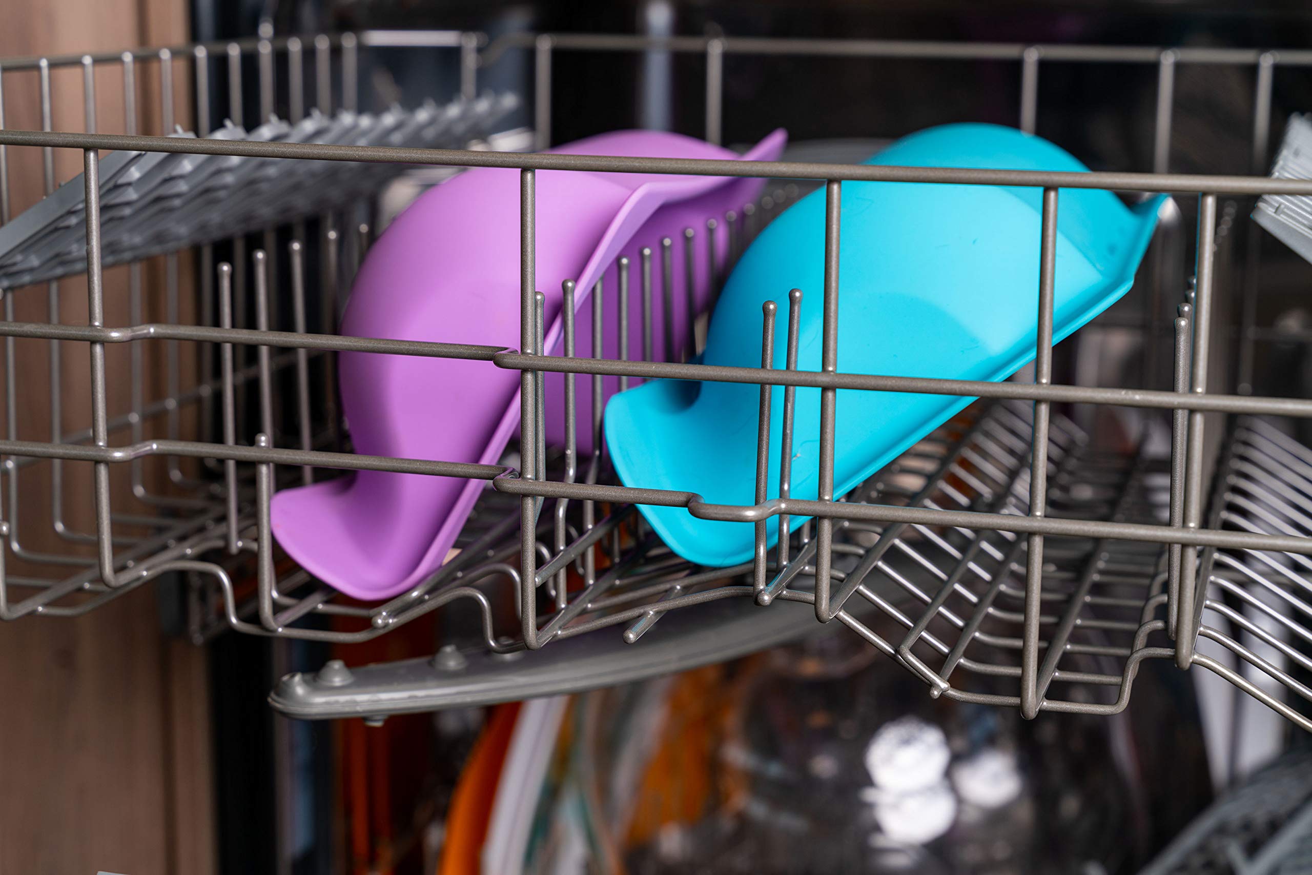 Fluff Trough non-slip feet keep the feeder steady during meals