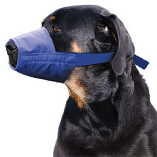 Four Flags Quick Muzzle XXL blue provides a secure fit for safer handling.