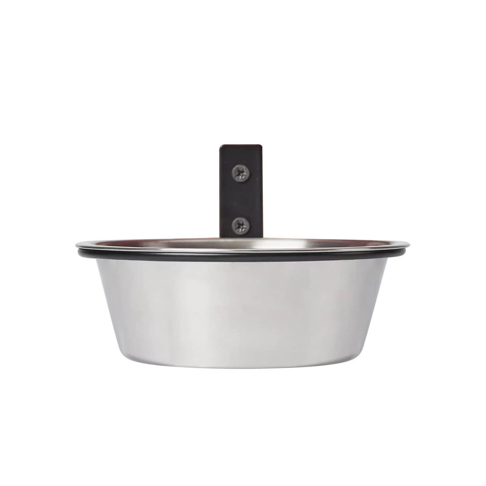 FOYO wall-mounted design provides a neat feeding area and easy cleaning.