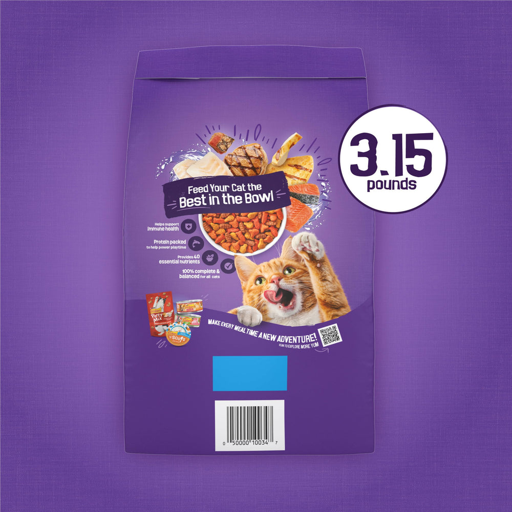 Friskies kibble with vitamin A and taurine for eye health support.
