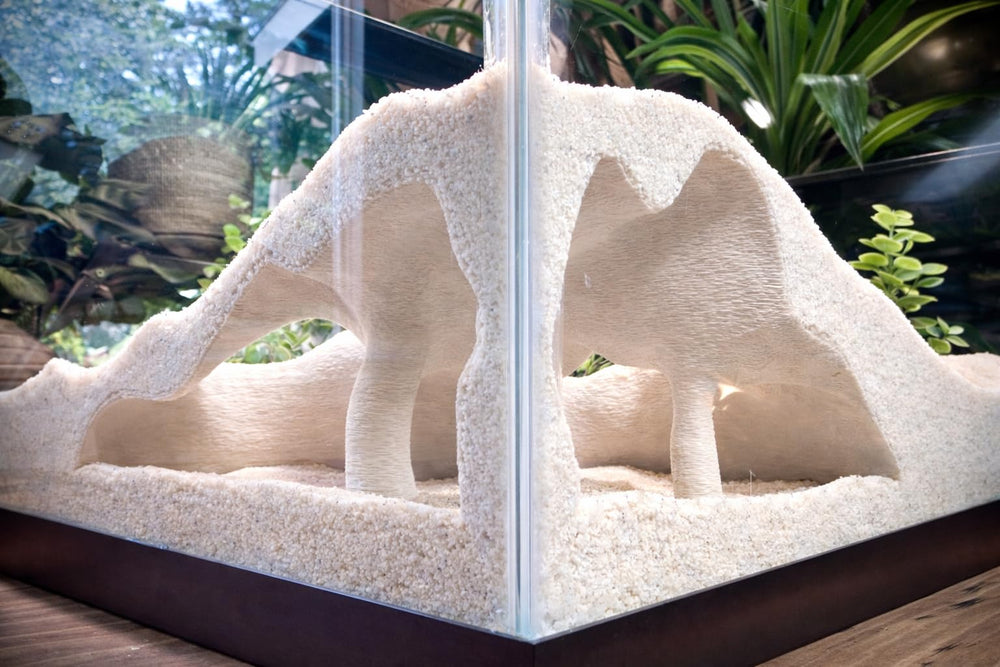 FROSTO corner mangrove hideout seamlessly fits tank edges for space efficiency.