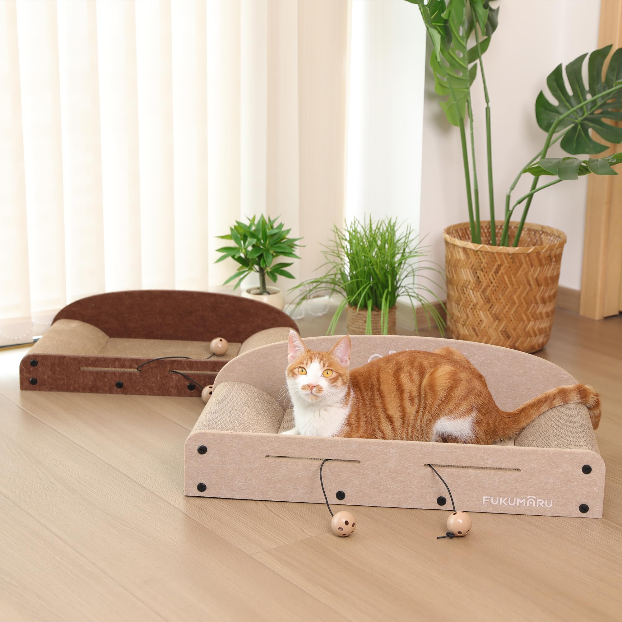 FUKUMARU semi-enclosed nap lounger, supportive edges for comfort.