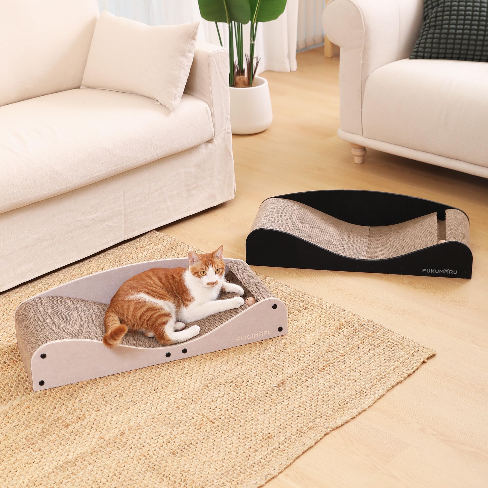 FUKUMARU black scratcher bed blends with modern decor