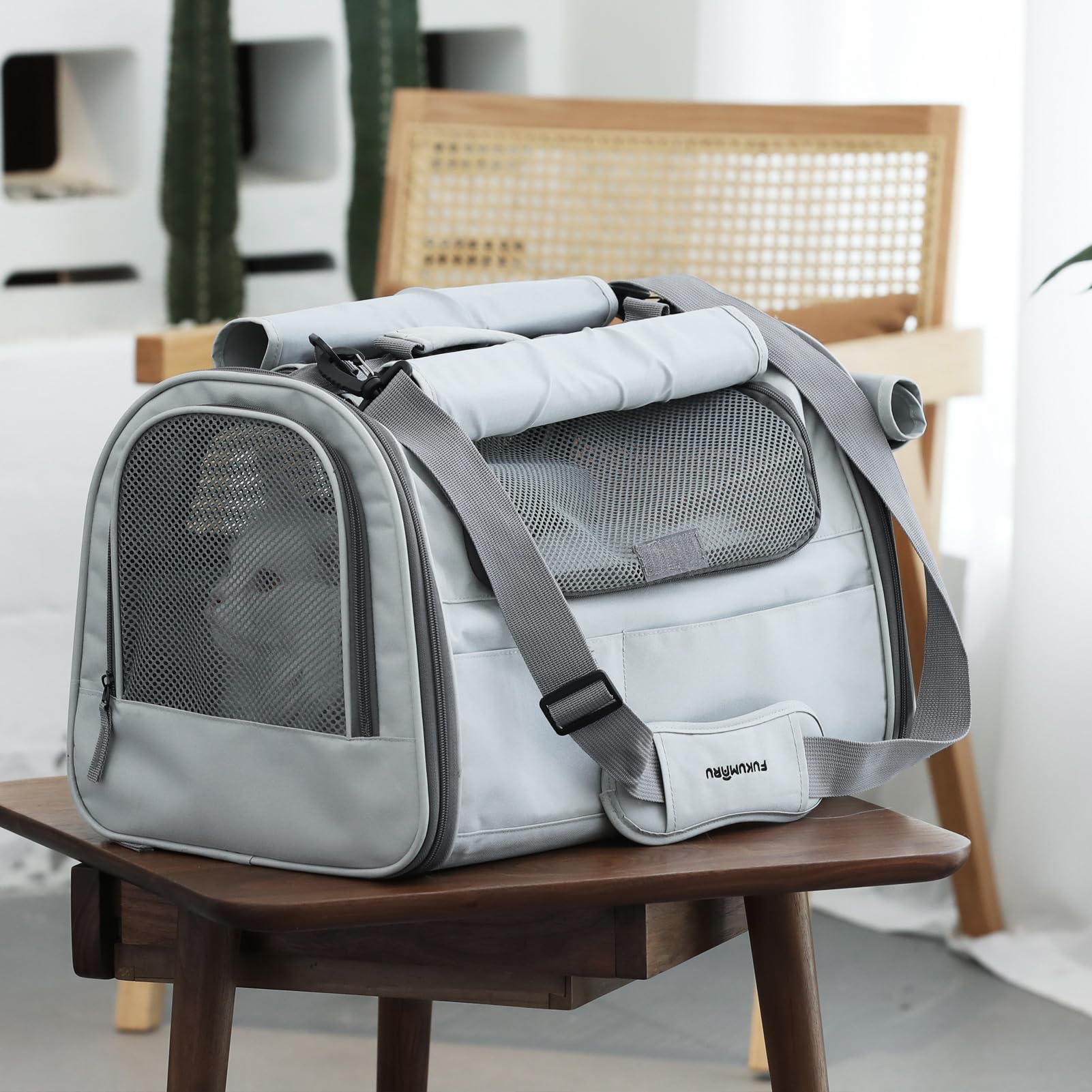 FUKUMARU cat carrier adjustable shoulder strap enables hands-free travel