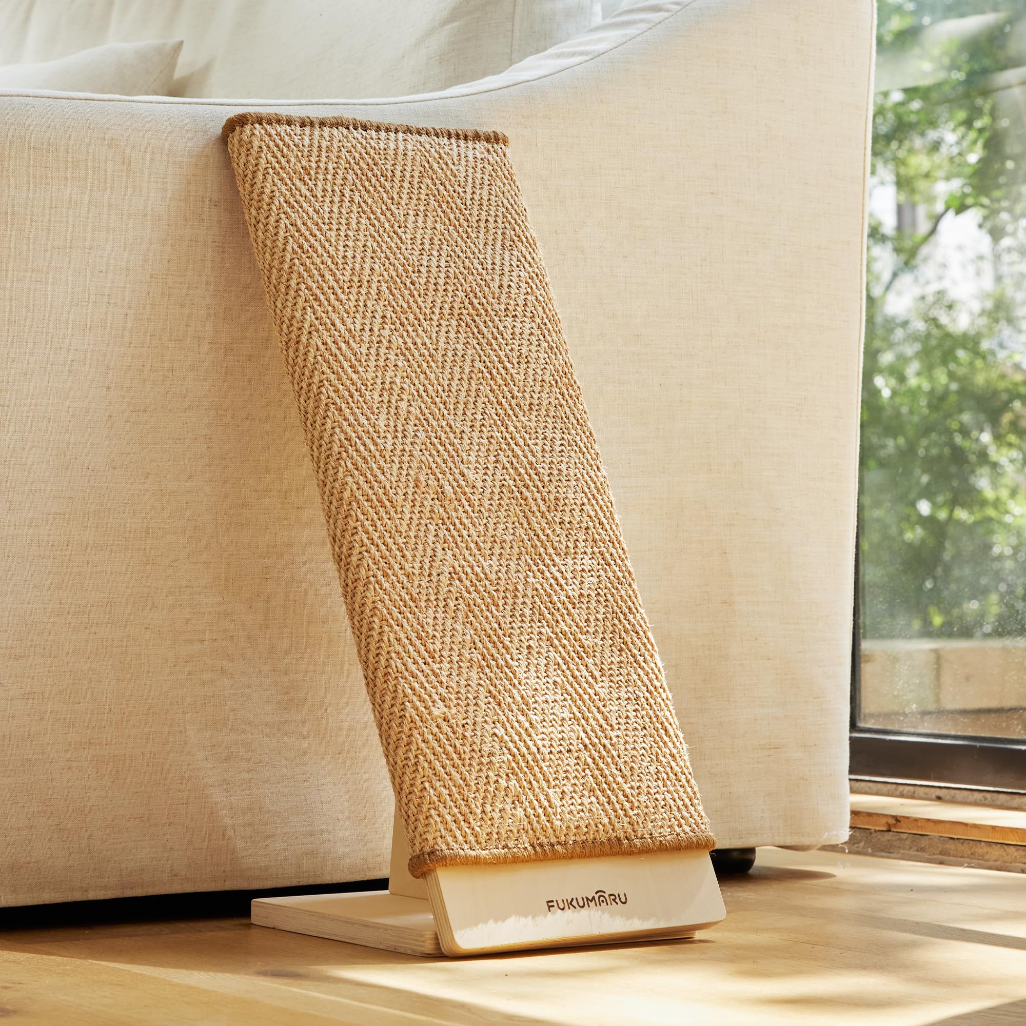 FUKUMARU couch-protecting scratcher protects furniture in living rooms
