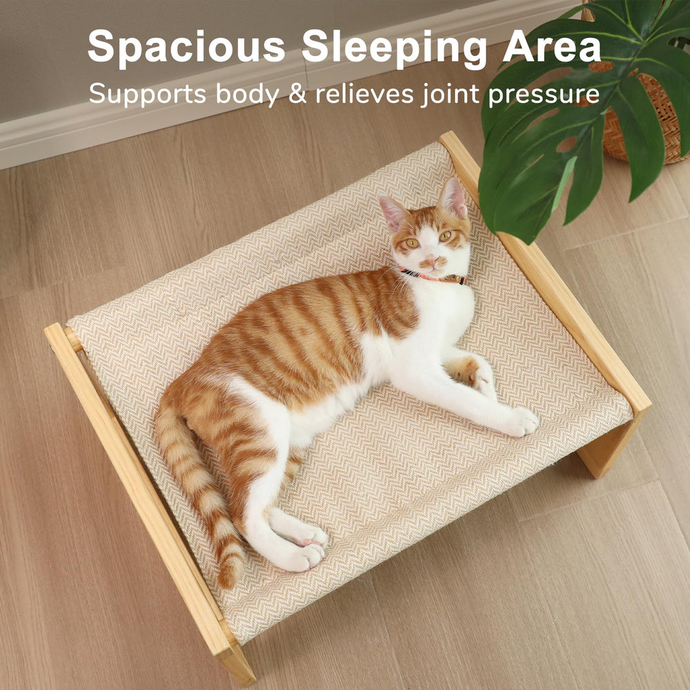 FUKUMARU cat bed with removable cover for easy cleaning.