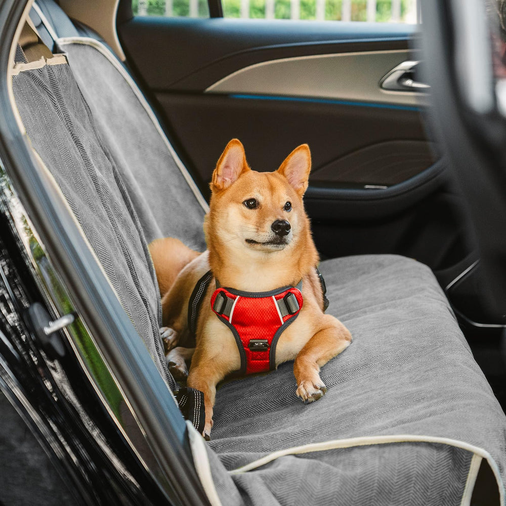 Funny Fuzzy chenille material adds soft comfort for pets on rides.