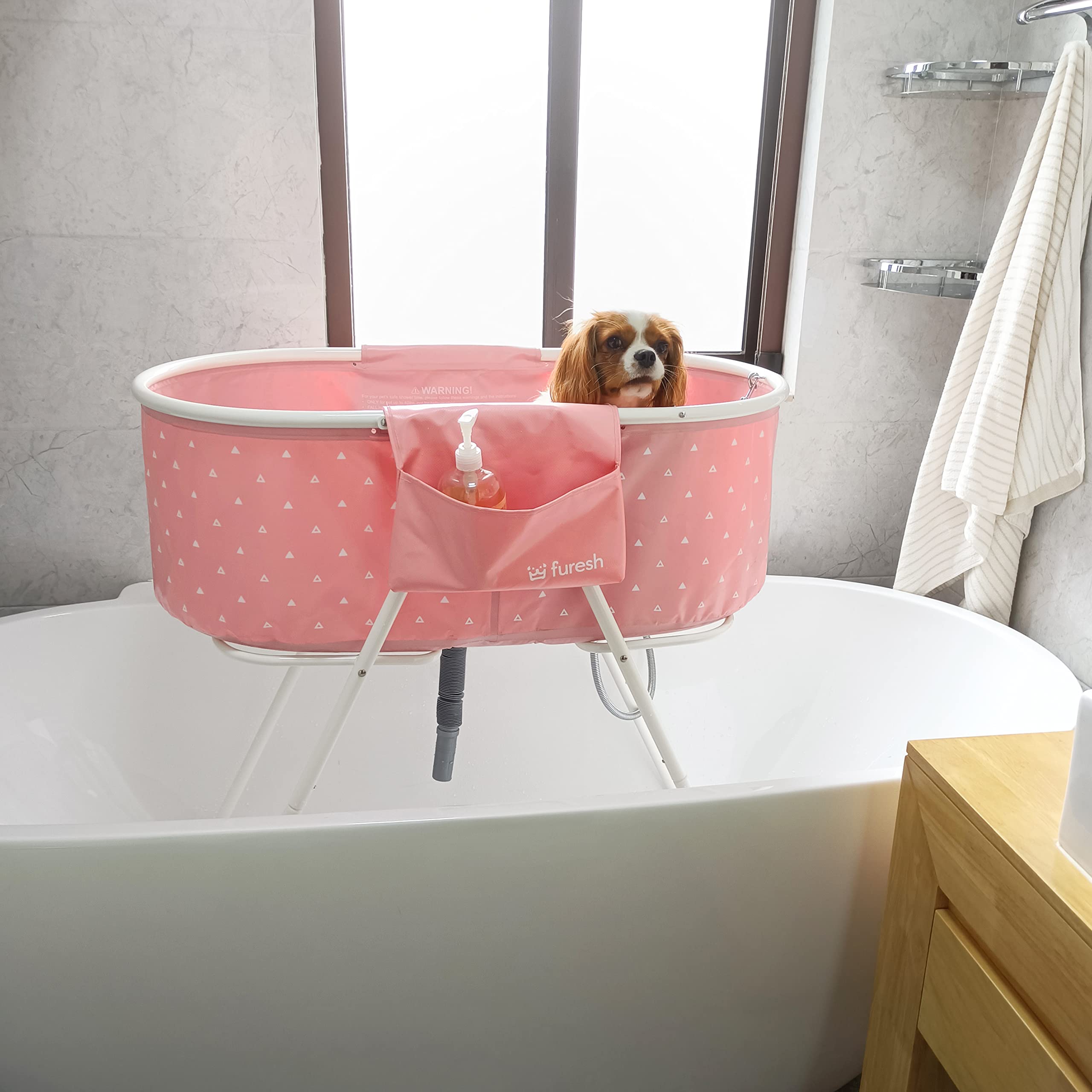 Furesh Little Dipper aluminum frame stays sturdy during grooming