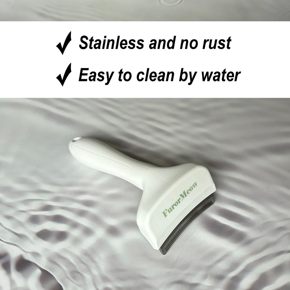 FurorMeow large-size option provides comfortable grooming for larger pets.