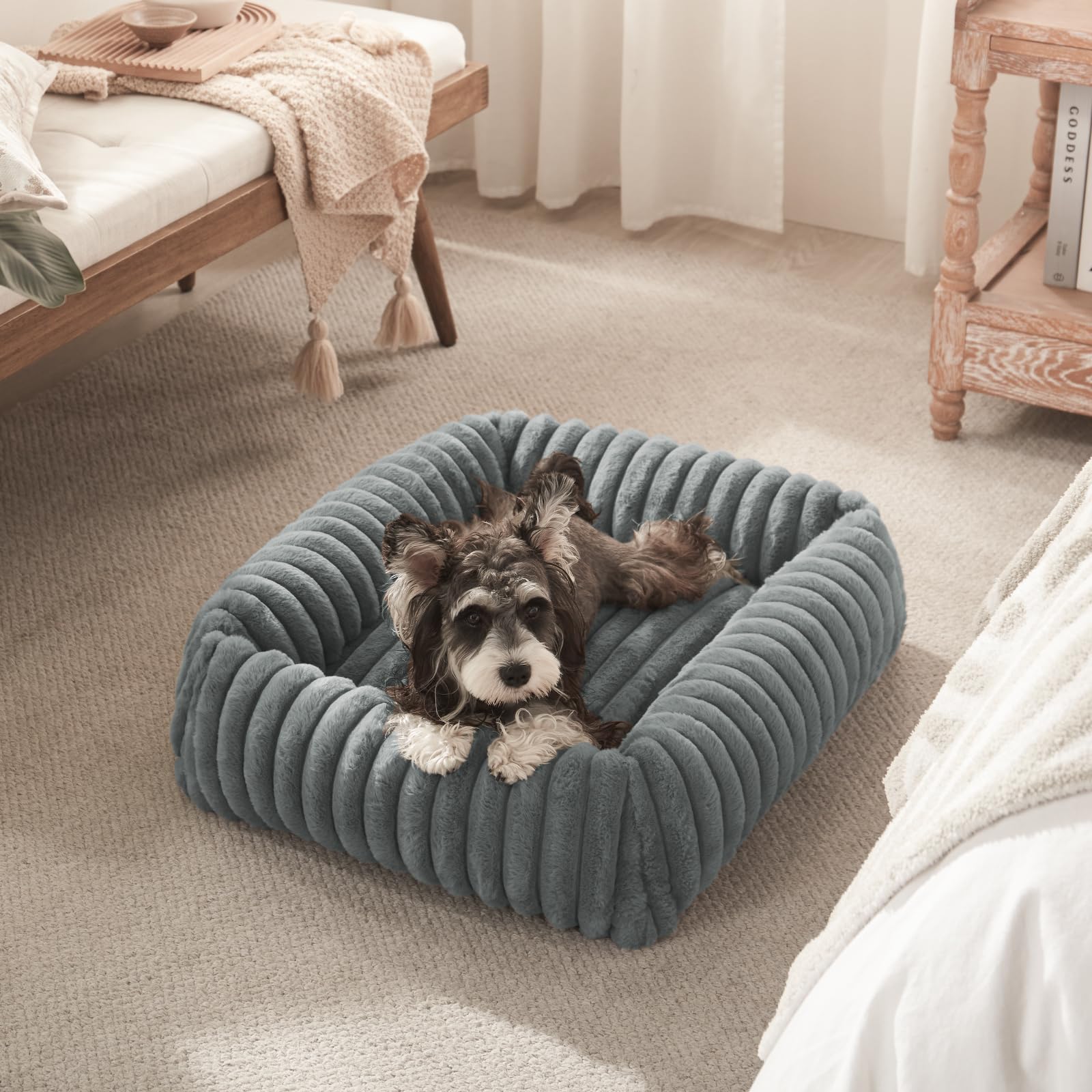 FURTIME medium-plus bed measures 30x24x8 inches for larger dogs