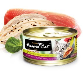 Fussie Cat closeup-meat-chunks highlights chunky texture and appeal