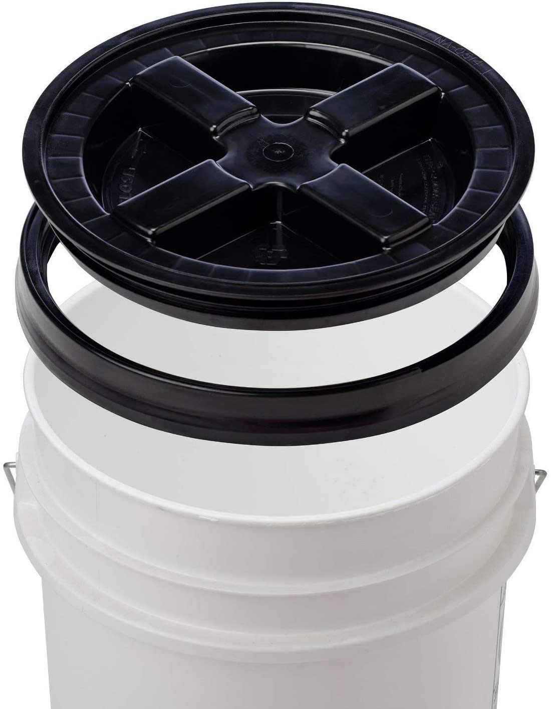 Airtight Gamma Seal Lid ensures freshness and protection of dry goods.