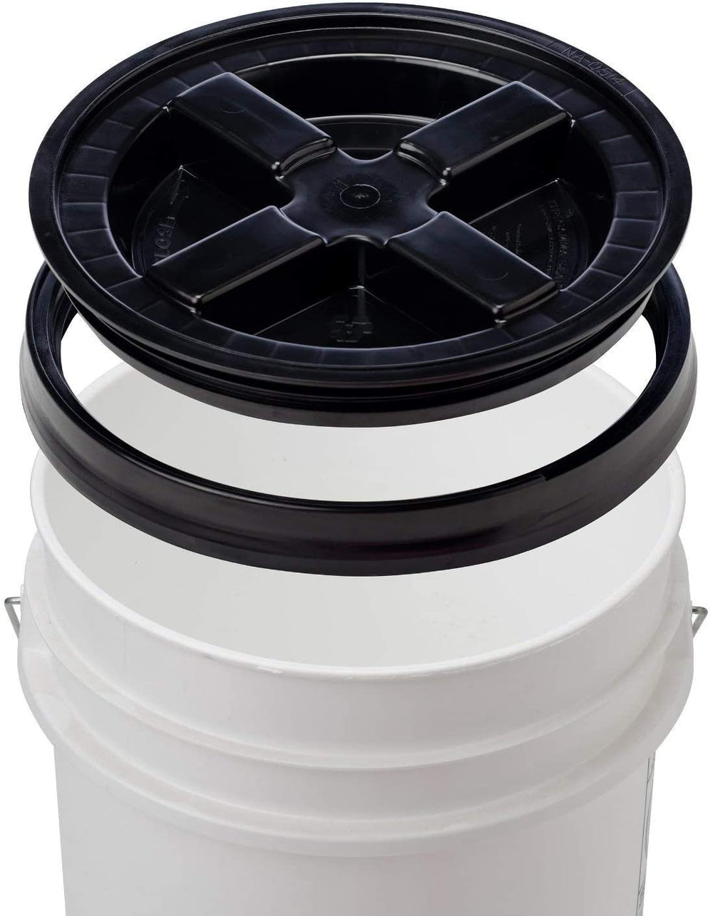 Airtight Gamma Seal Lid ensures freshness and protection of dry goods.