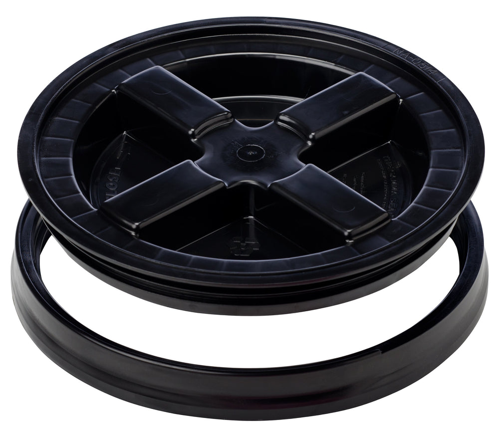 BPA-free Gamma Seal Lid made of food-grade plastic for safe storage.