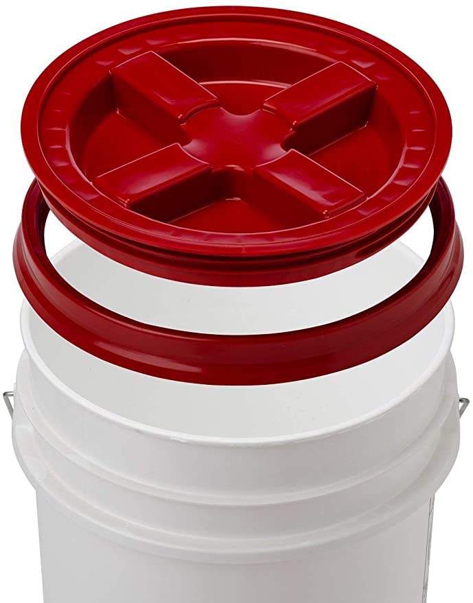 Gamma Seal Lid food-grade design highlights BPA-free plastic ideal for various storage tasks.