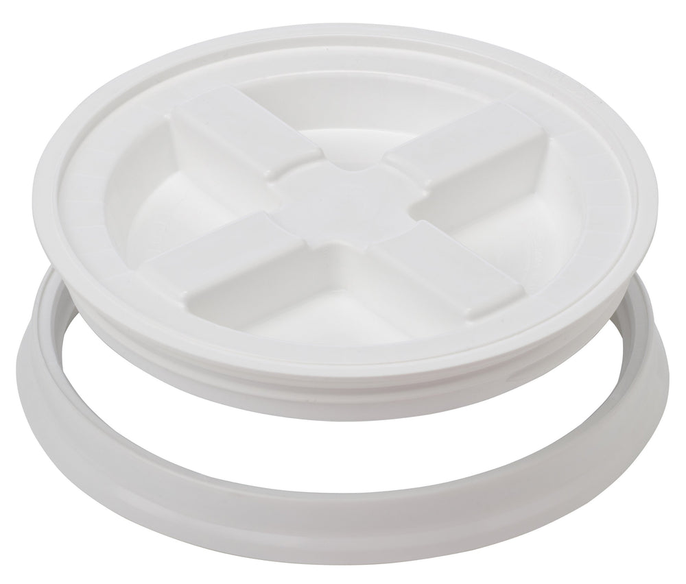 Gamma Seal lid pest-blocking feature helps deter ants and odors.