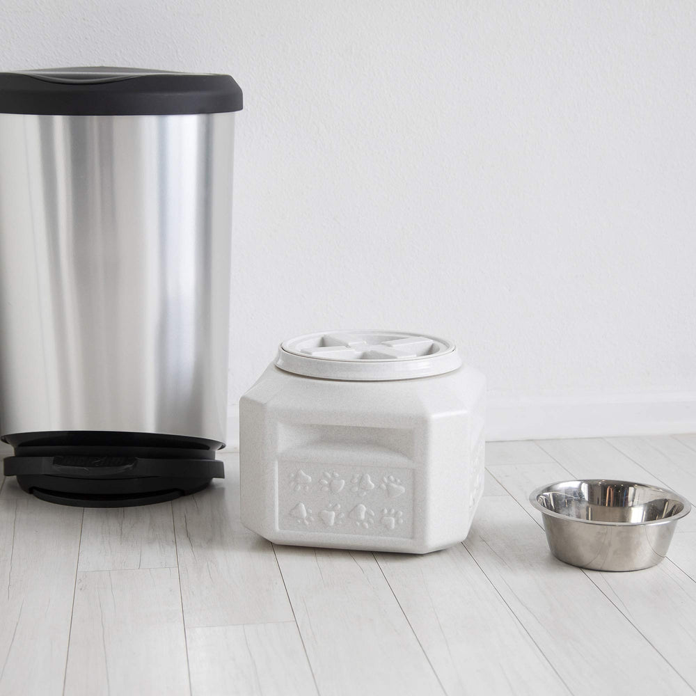 Pest protection features of Gamma2 Vittles Vault help deter indoors pests.