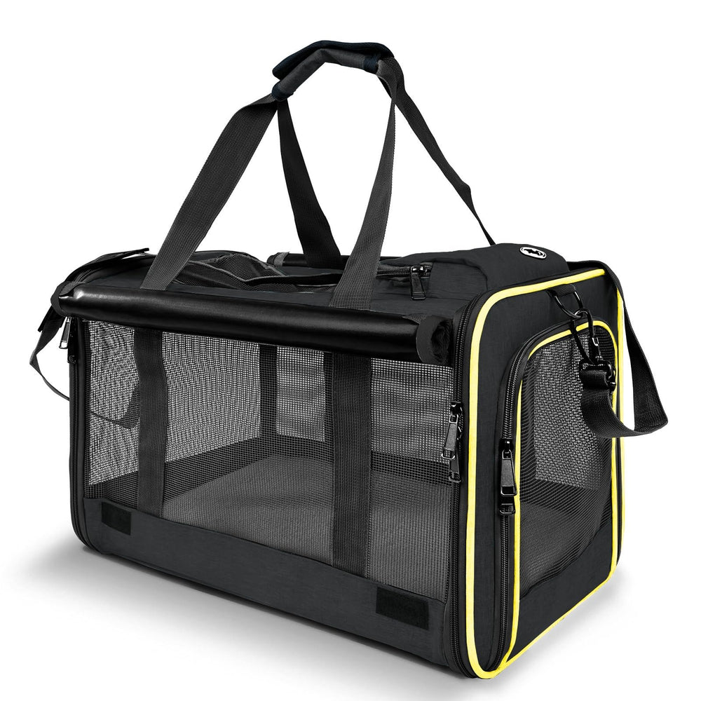 GAPZER large cat carrier with ventilation mesh for airy comfort during travel.