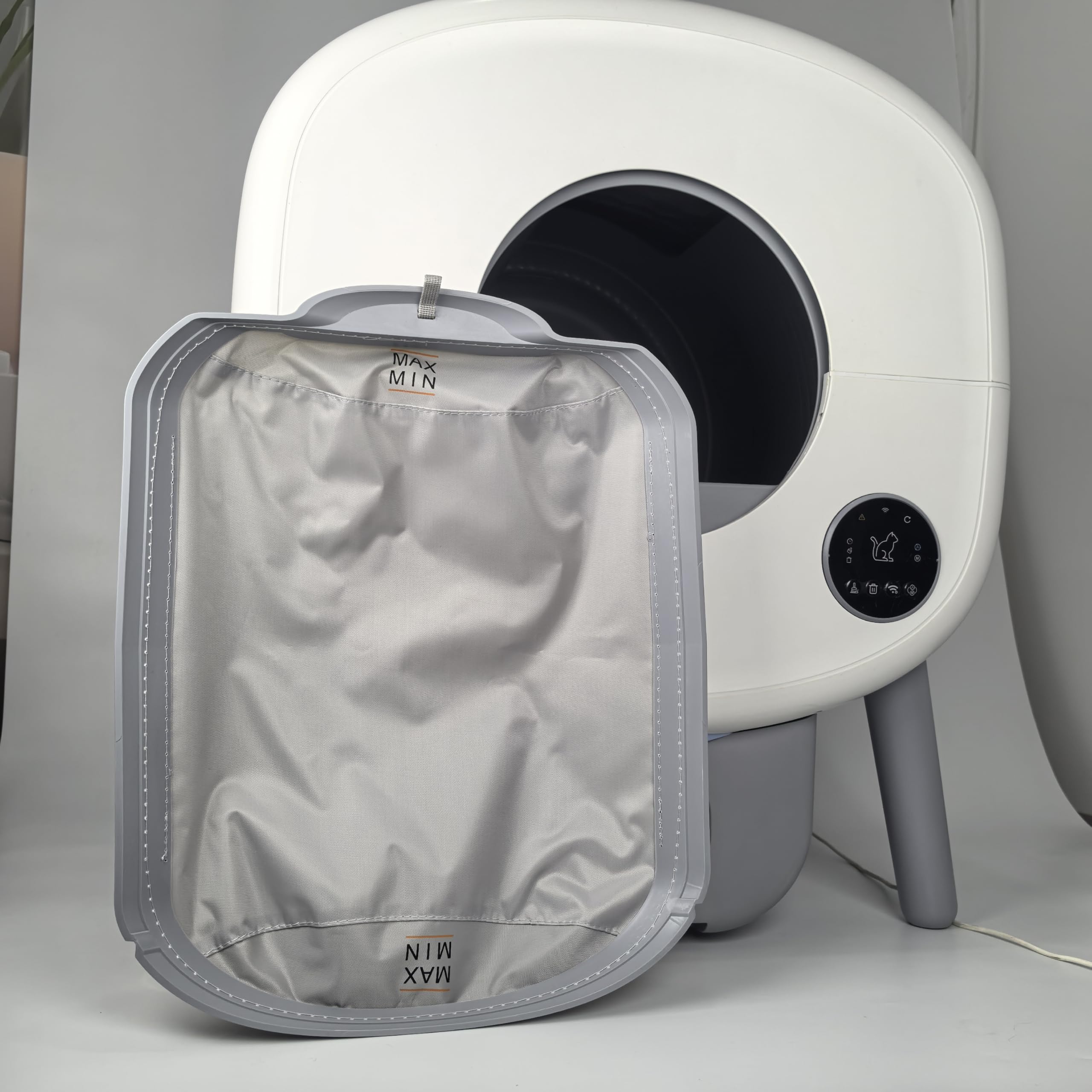 Generic litter box liner highlighting durable scratch-resistant surface