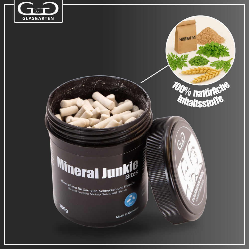 GlasGarten Mineral Junkie Bites aiding crabs during molting