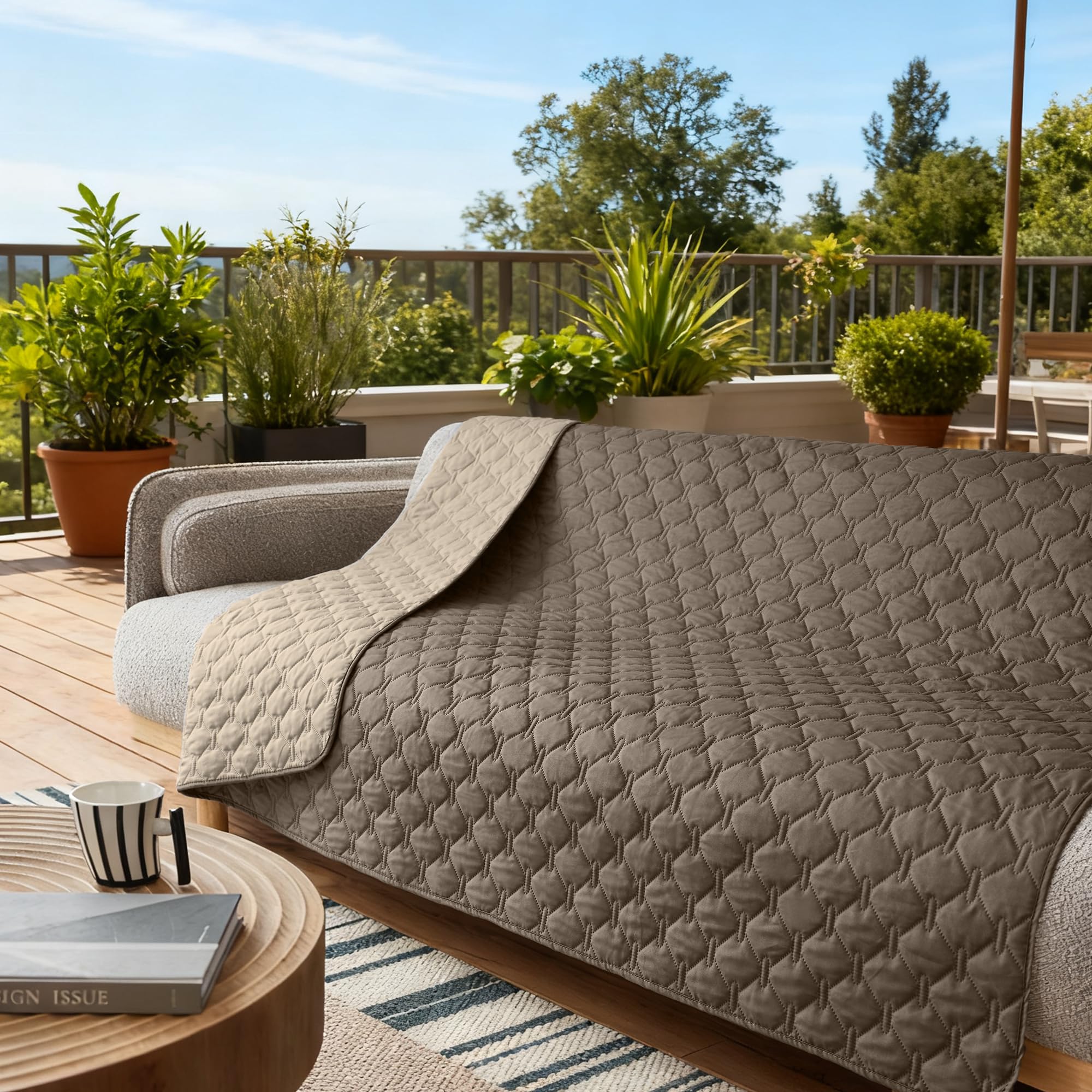 Gogobunny indoor outdoor use blanket ideal for travel and picnics