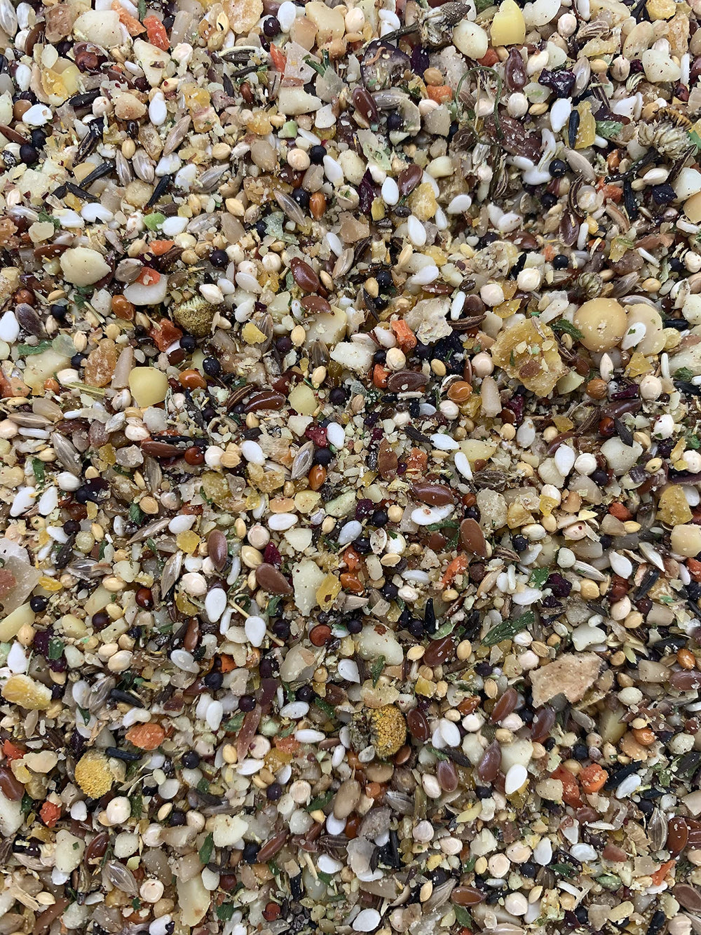 Goldenfeast VL Australian Blend image showing diverse ingredients for bird curiosity and nutrition