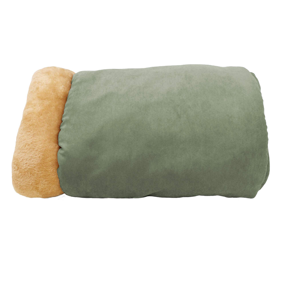 GOOPAWS bolstered entrance cat bed provides easy access for lounging.