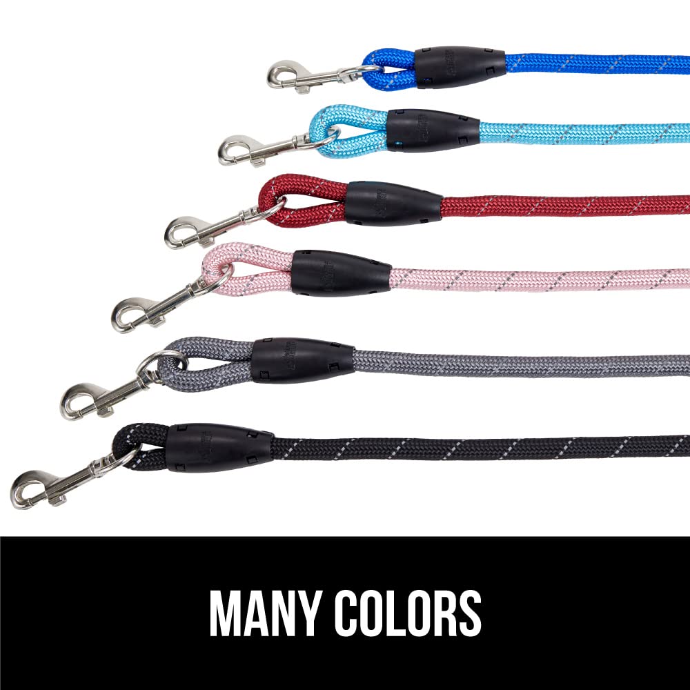 GORILLA GRIP Reflective leash enhances safety on night hikes.
