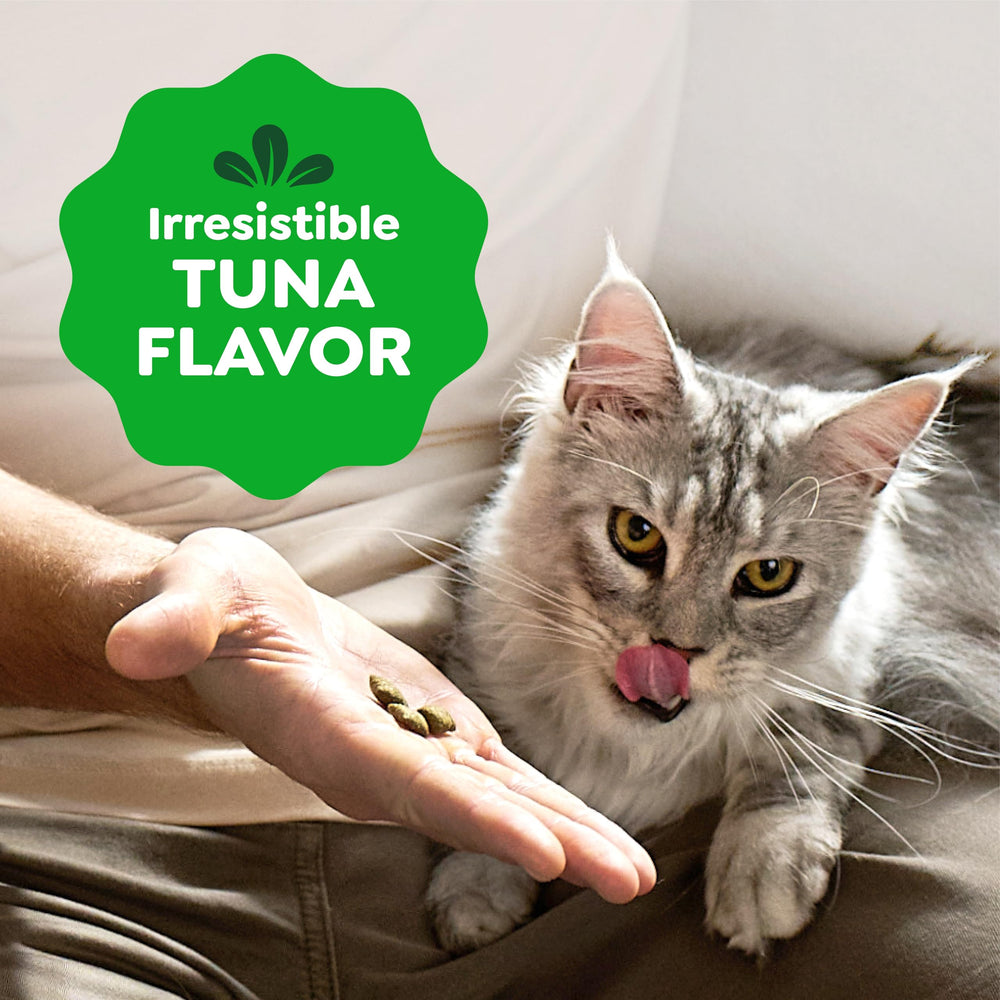 Greenies dual-texture experience with crunchy exterior and creamy interior for indoor cats