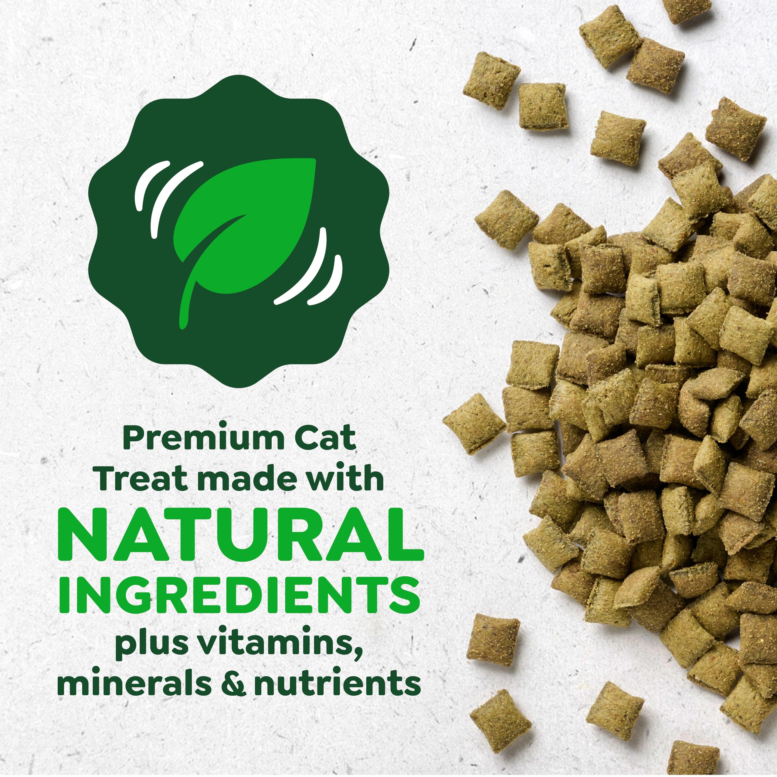 Greenies tuna treats with natural ingredients and vitamins for cats
