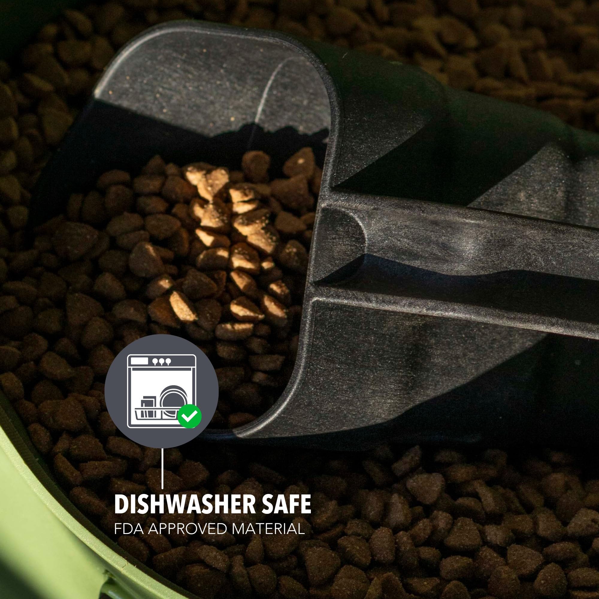 GUNNER durable heavy-duty scoop designed for daily use alongside Kennel Bowl.