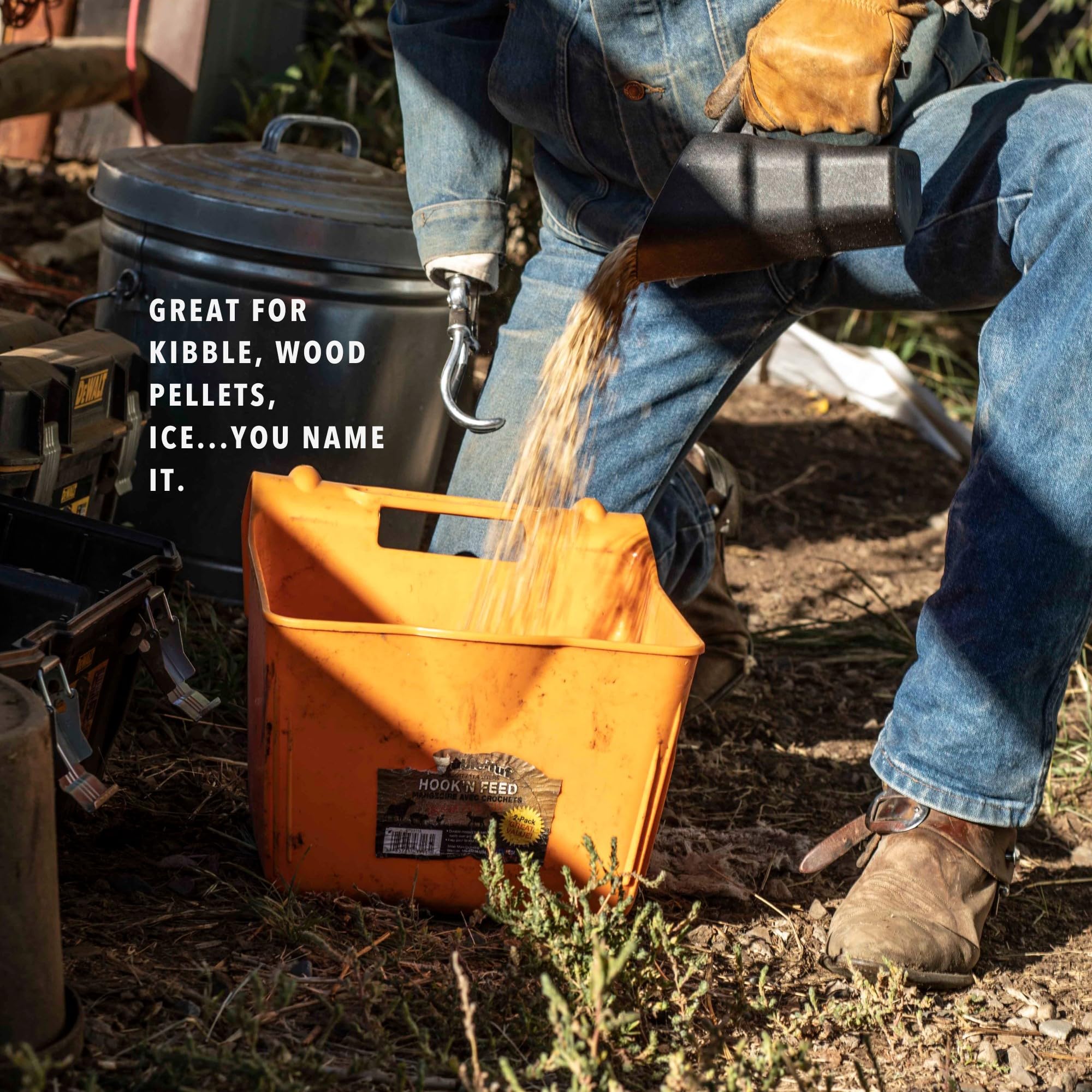 GUNNER versatile scoop for ice, animal feed, or bath-time use.