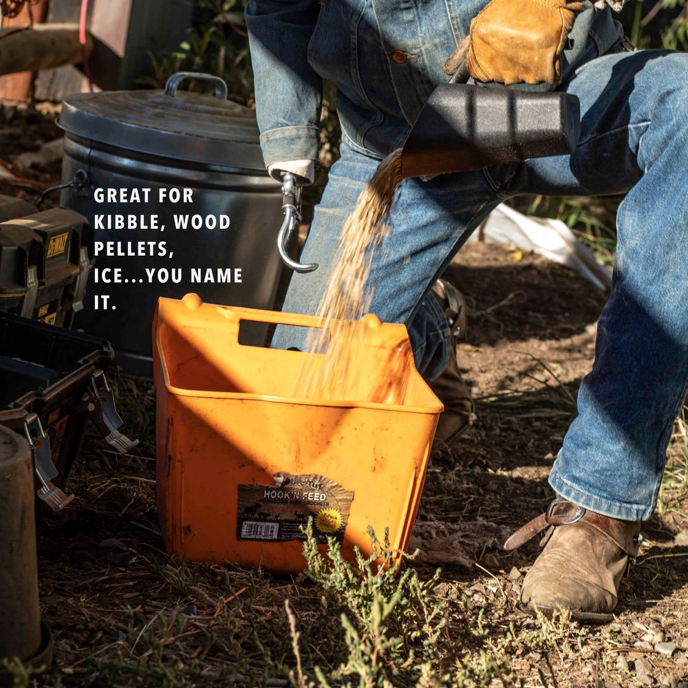 GUNNER versatile scoop for ice, animal feed, or bath-time use.